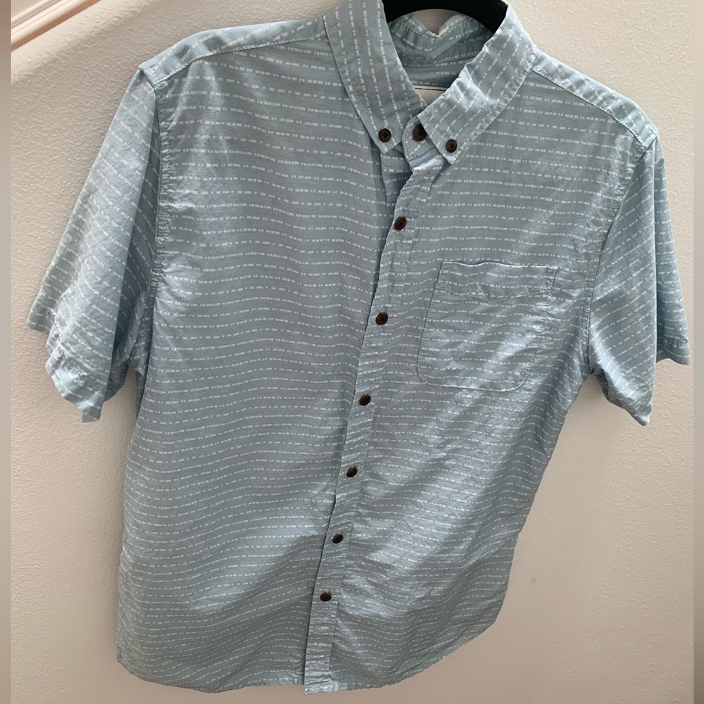 Casual Short-Sleeve Button-Down Shirt in Light Blue